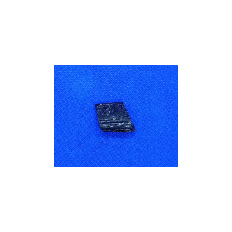 Turmalin kamień naturalny 2 x 1 cm